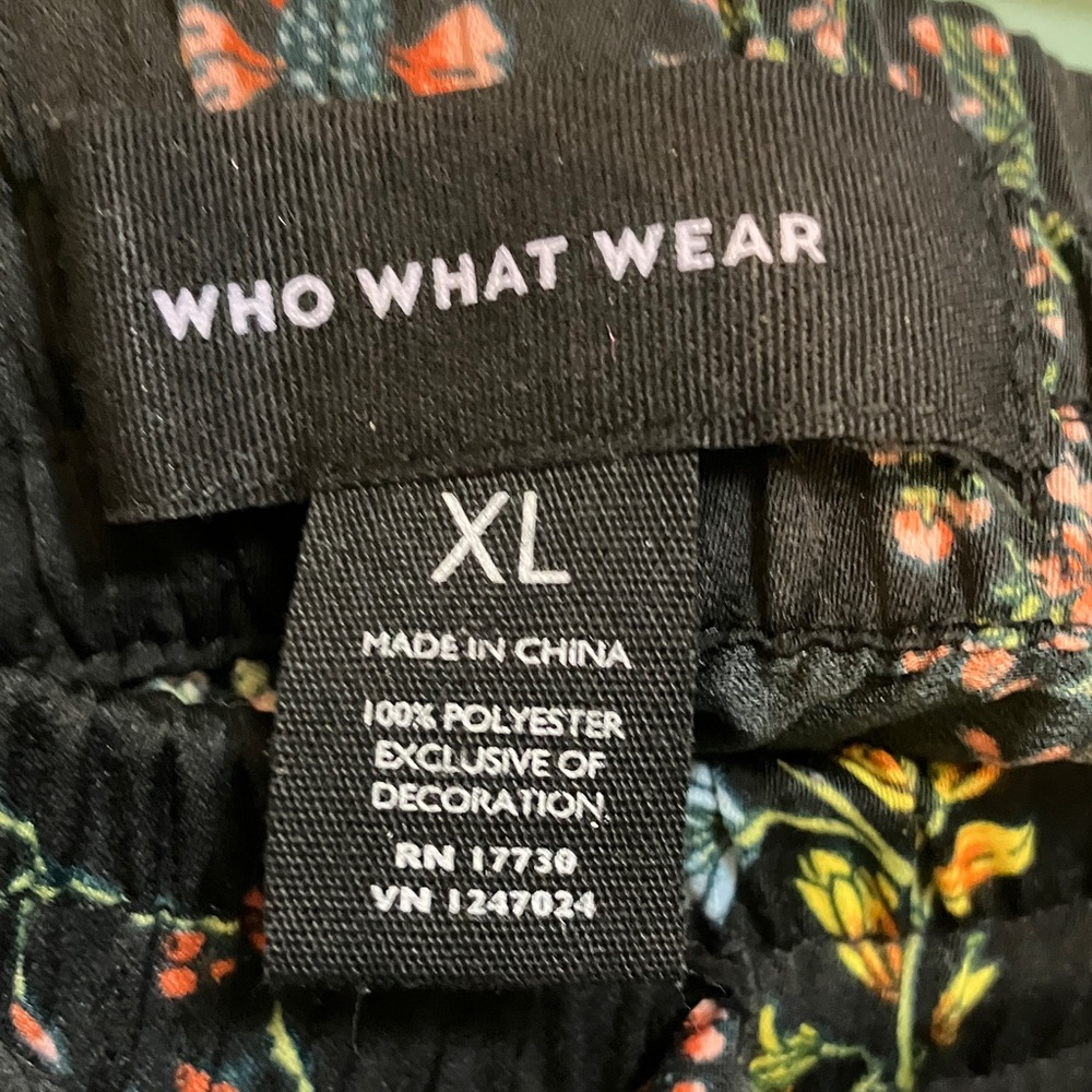 Who What Wear Black Floral Pants - Picture 2 of 8